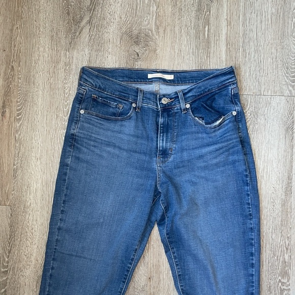 Levi’s Classic Straight Jeans denim
Jeans size 30 medium blue wash pants - Picture 3 of 8